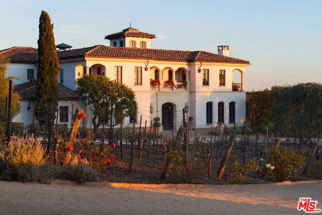 Carpinteria, California 93013, United States, 5 Bedrooms Bedrooms, ,8 BathroomsBathrooms,Residential,Active,254337