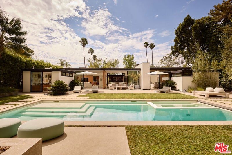 570 Evelyn Place