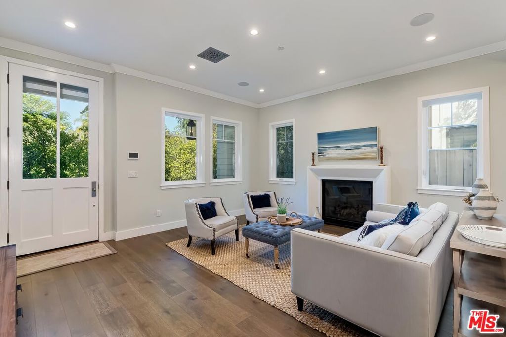 Properties 4 4306 Forman Avenue