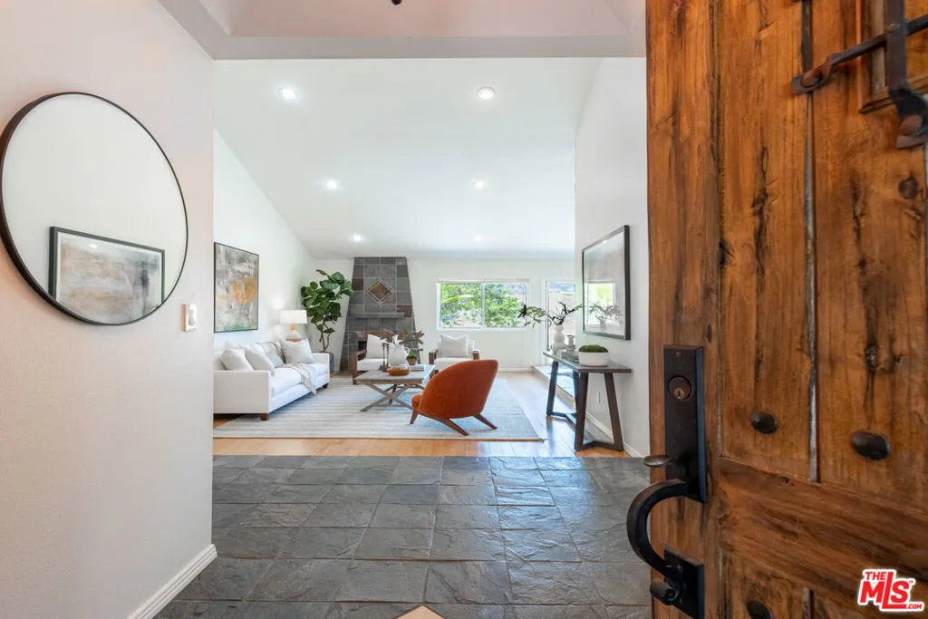 West Hills, California 91304, United States, 3 Bedrooms Bedrooms, ,2 BathroomsBathrooms,Residential,Pending,188785