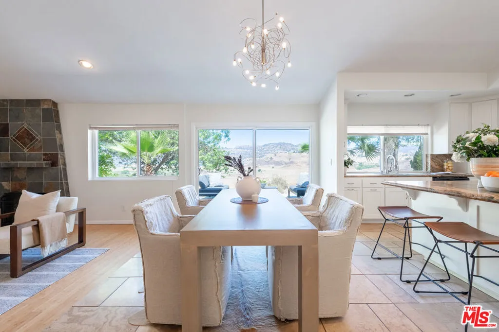 West Hills, California 91304, United States, 3 Bedrooms Bedrooms, ,2 BathroomsBathrooms,Residential,Pending,188785