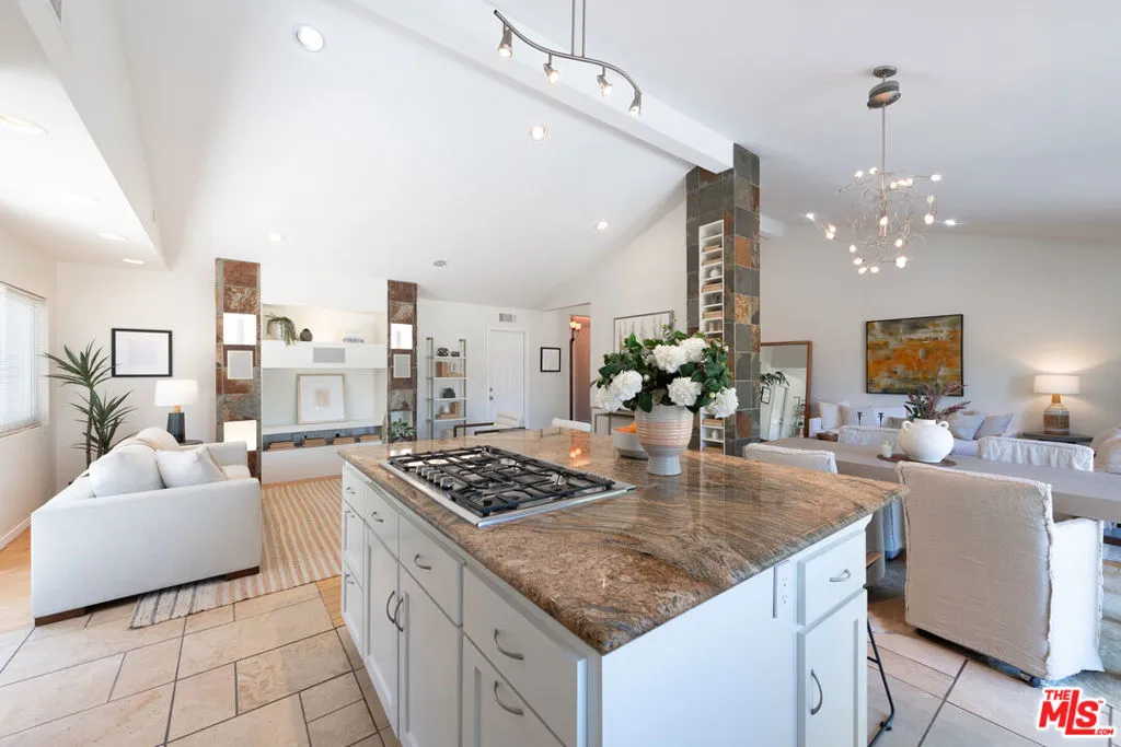 West Hills, California 91304, United States, 3 Bedrooms Bedrooms, ,2 BathroomsBathrooms,Residential,Pending,188785