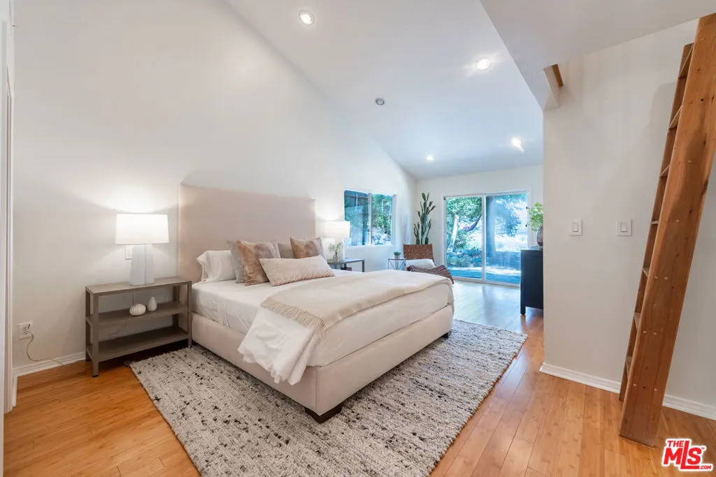 West Hills, California 91304, United States, 3 Bedrooms Bedrooms, ,2 BathroomsBathrooms,Residential,Pending,188785