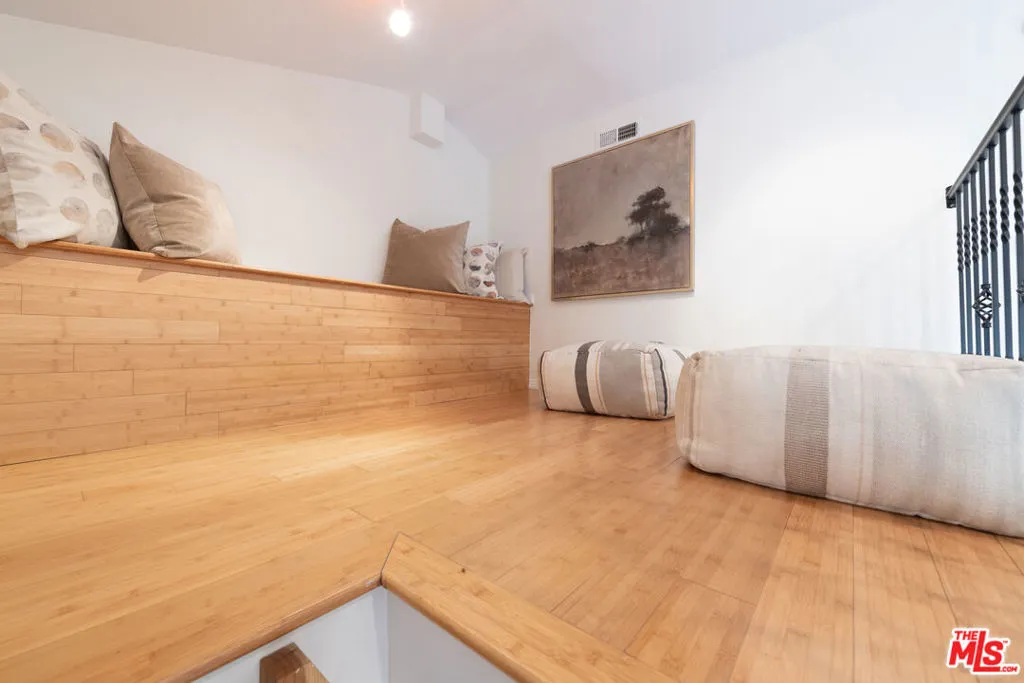 West Hills, California 91304, United States, 3 Bedrooms Bedrooms, ,2 BathroomsBathrooms,Residential,Pending,188785