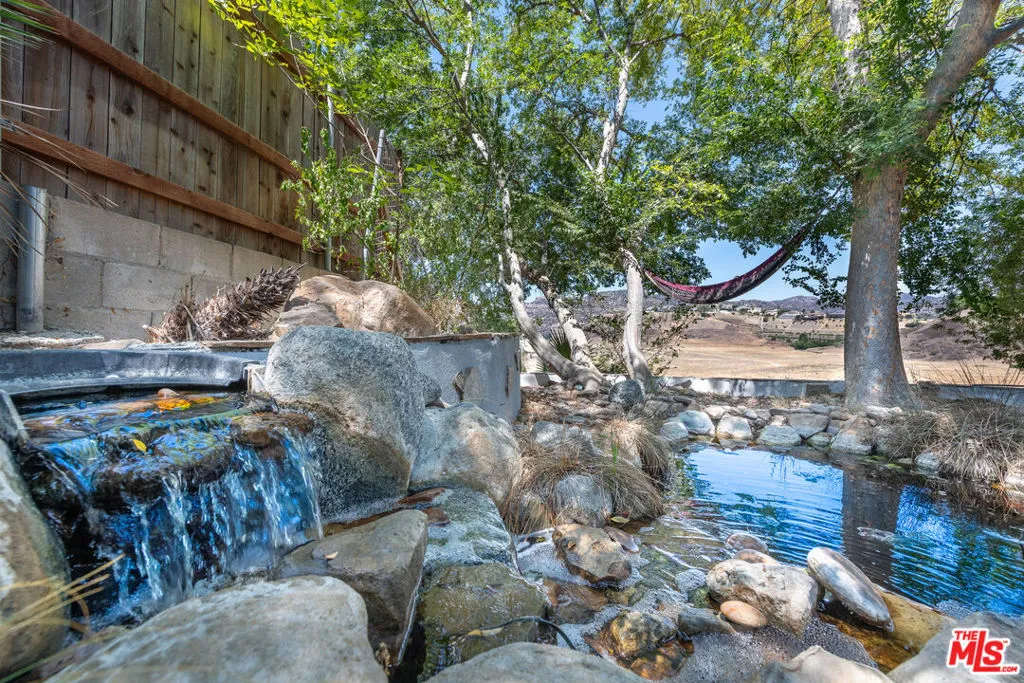 West Hills, California 91304, United States, 3 Bedrooms Bedrooms, ,2 BathroomsBathrooms,Residential,Pending,188785