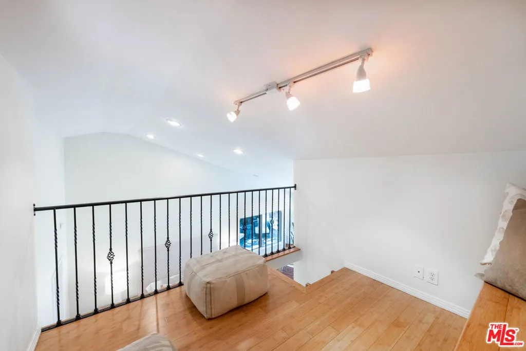 West Hills, California 91304, United States, 3 Bedrooms Bedrooms, ,2 BathroomsBathrooms,Residential,Pending,188785