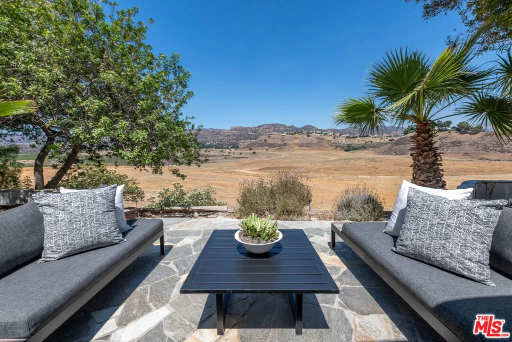 West Hills, California 91304, United States, 3 Bedrooms Bedrooms, ,2 BathroomsBathrooms,Residential,Pending,188785