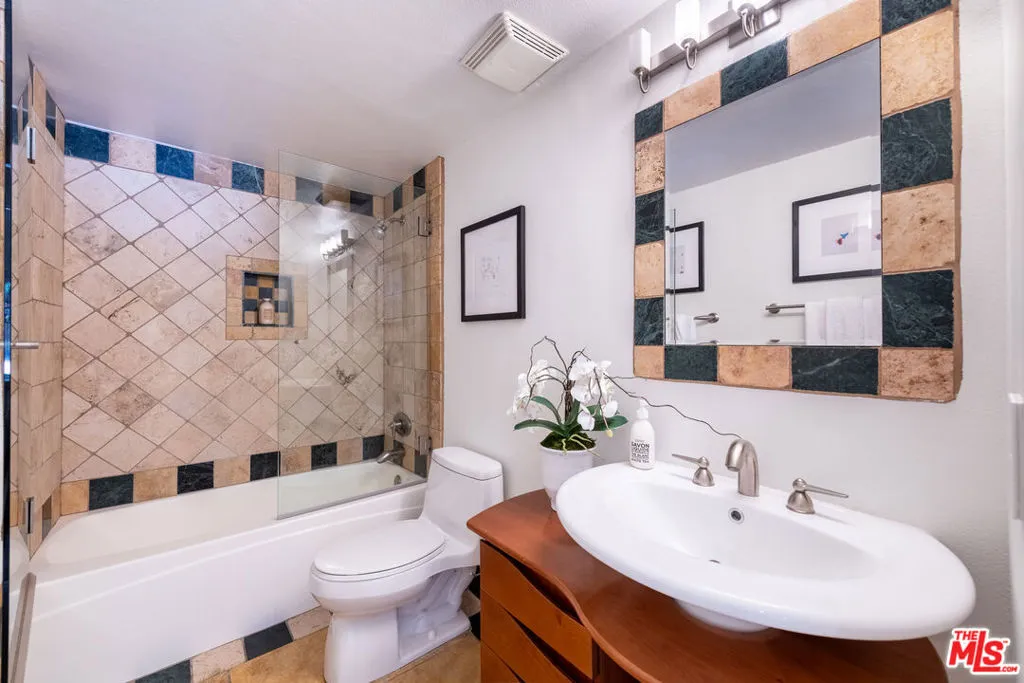 West Hills, California 91304, United States, 3 Bedrooms Bedrooms, ,2 BathroomsBathrooms,Residential,Pending,188785