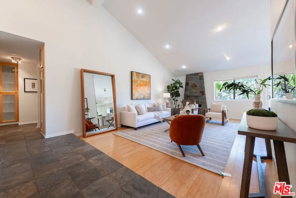 West Hills, California 91304, United States, 3 Bedrooms Bedrooms, ,2 BathroomsBathrooms,Residential,Pending,188785