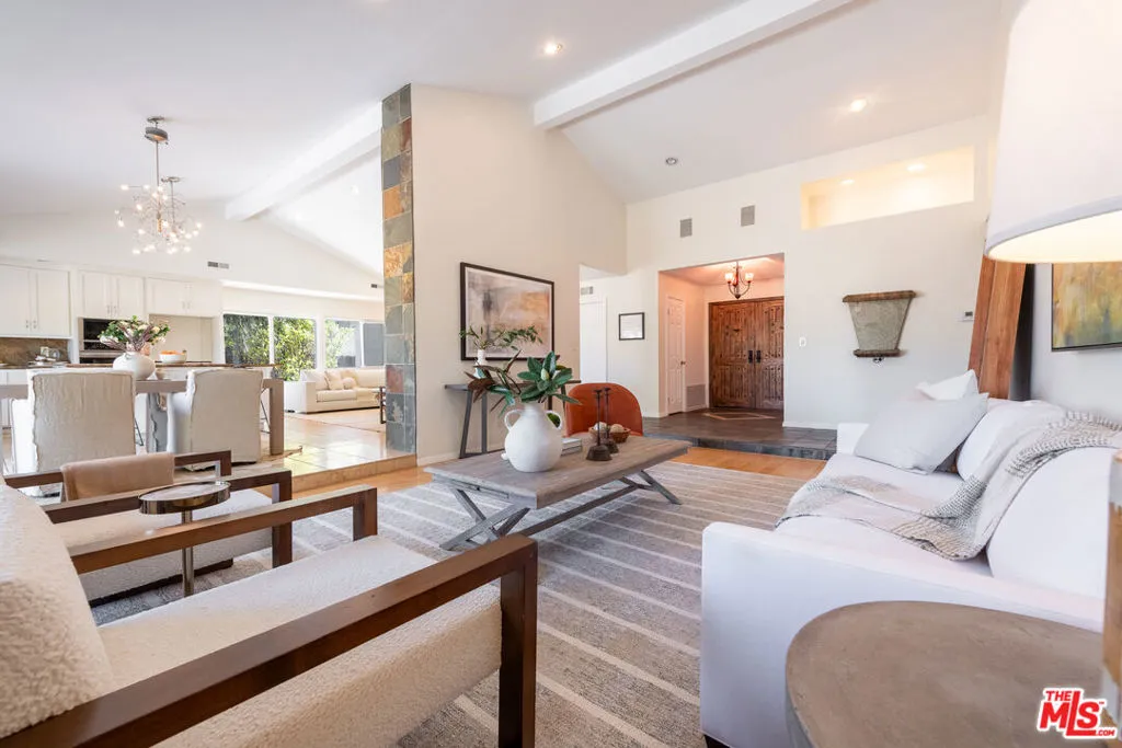 West Hills, California 91304, United States, 3 Bedrooms Bedrooms, ,2 BathroomsBathrooms,Residential,Pending,188785