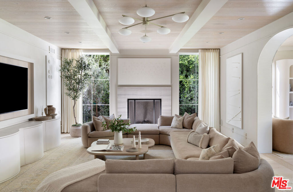 Properties 4 127 S Burlingame Avenue
