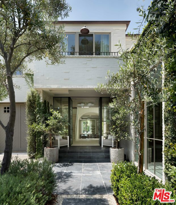 Properties 2 127 S Burlingame Avenue