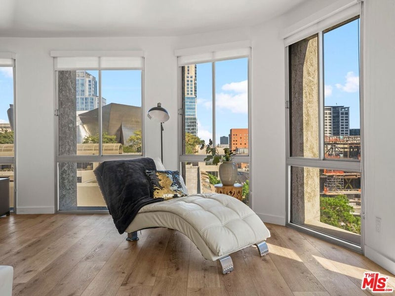 800 W 1st Street 905