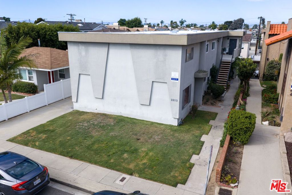 2213 Nelson Avenue