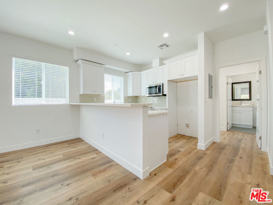 6754 W 86th Place