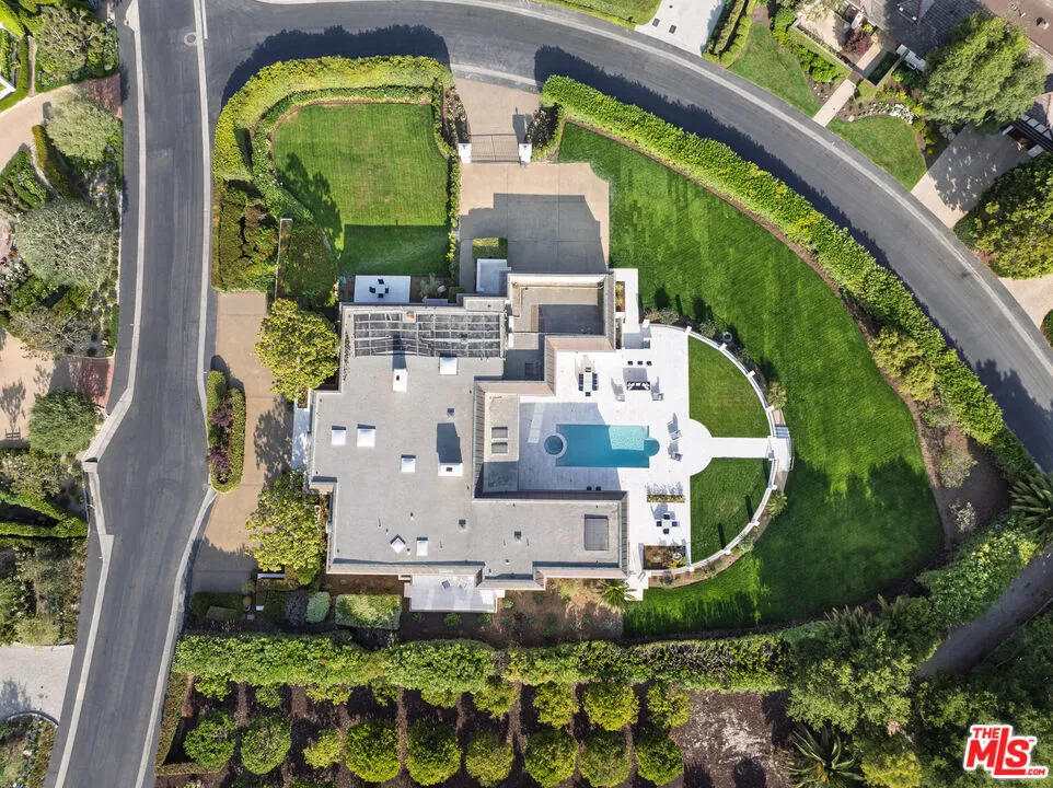 Santa Barbara, California 93108, United States, 4 Bedrooms Bedrooms, ,6 BathroomsBathrooms,Residential,Active,165154