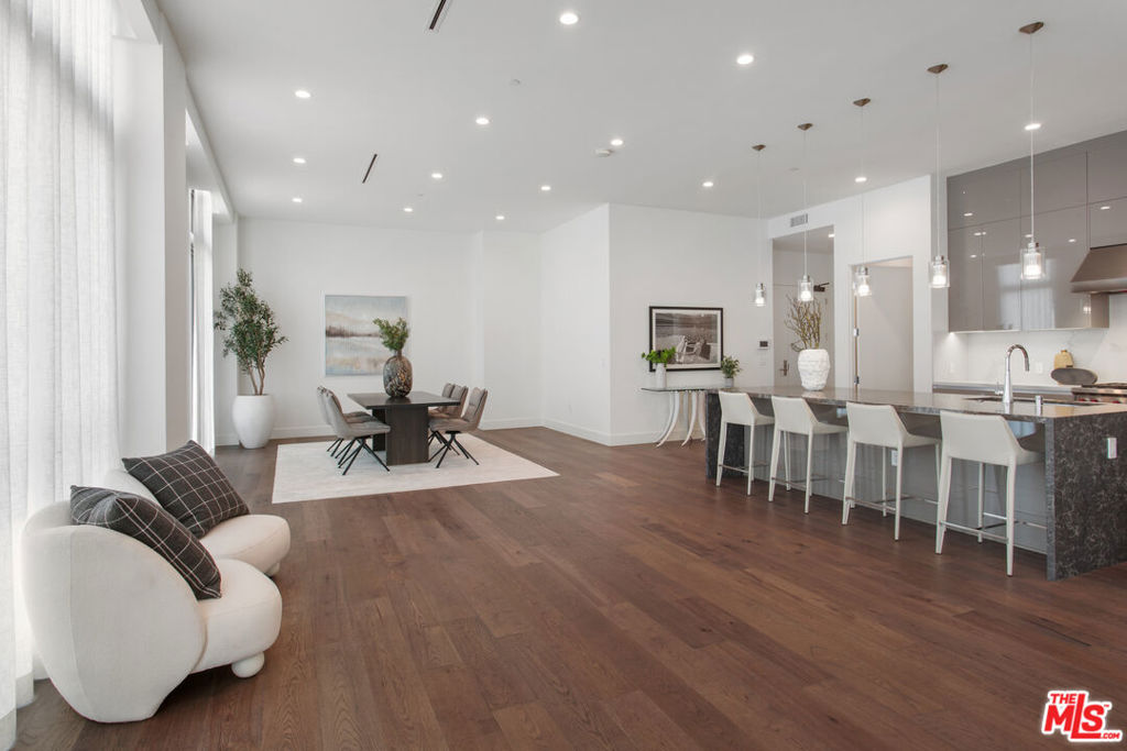 425 N Palm Drive 502