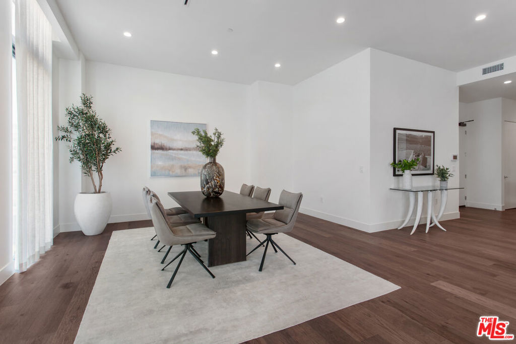 425 N Palm Drive 502