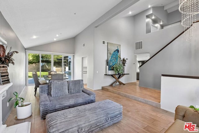 17807 Tuscan Drive, Los Angeles