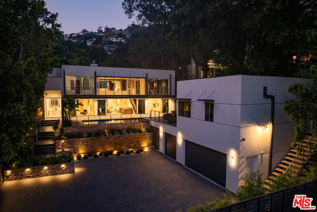 1545 Sunset Plaza Drive