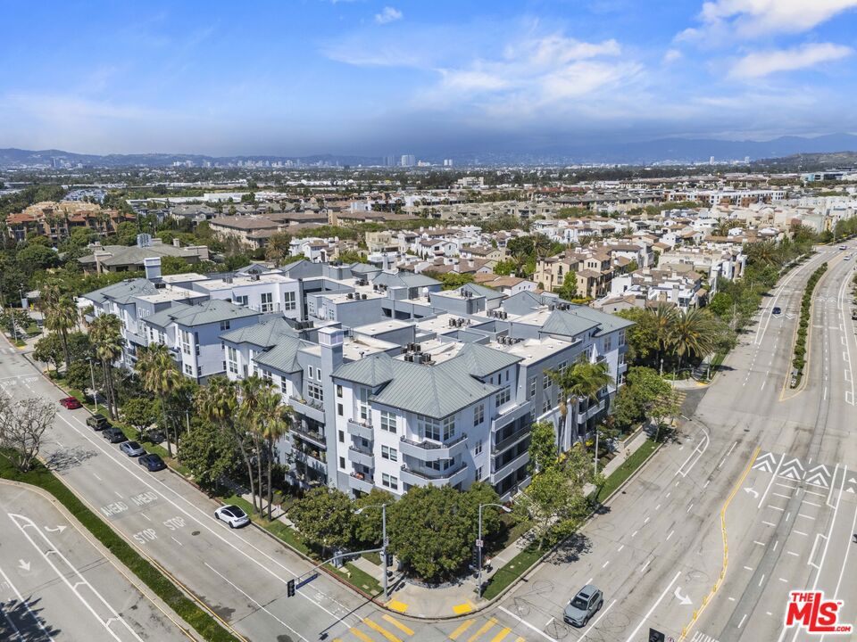 7100 Playa Vista Drive 407