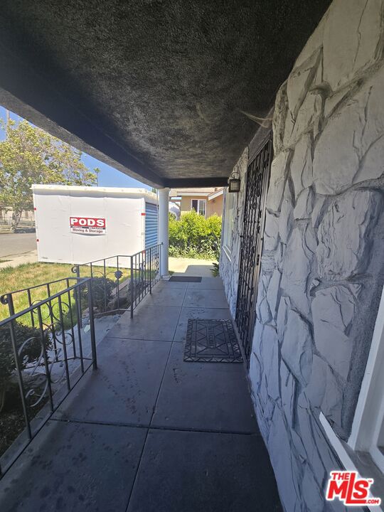 1706 W 65th Place