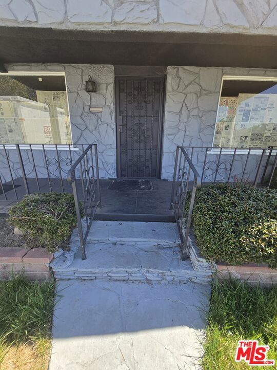 1706 W 65th Place