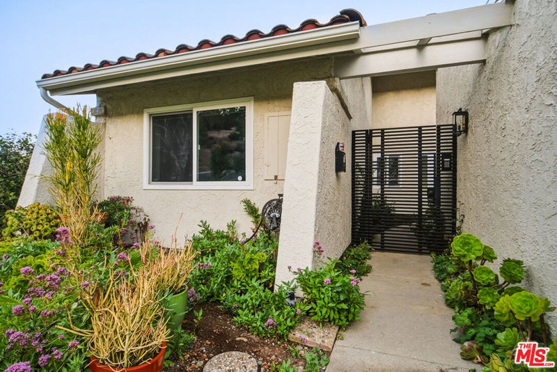 3332 Meadow Oak Drive
