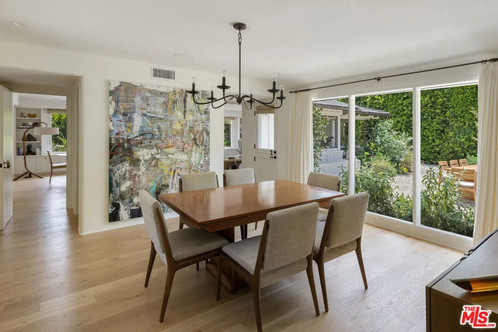 Los Angeles, California 90049, United States, 4 Bedrooms Bedrooms, ,3 BathroomsBathrooms,Residential,Active,173203