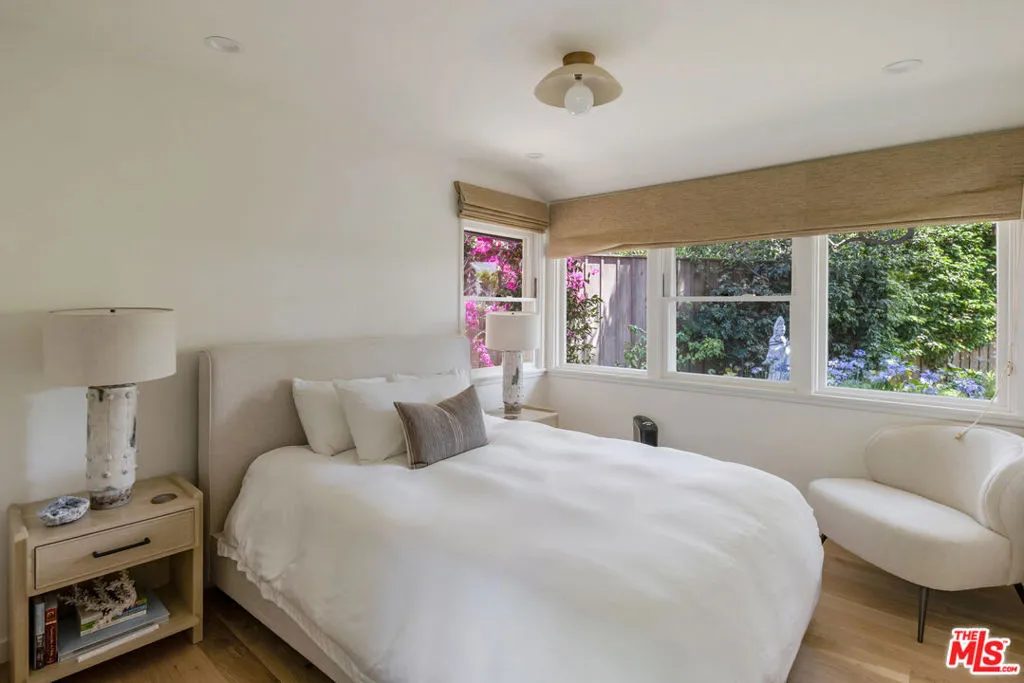 Los Angeles, California 90049, United States, 4 Bedrooms Bedrooms, ,3 BathroomsBathrooms,Residential,Active,173203