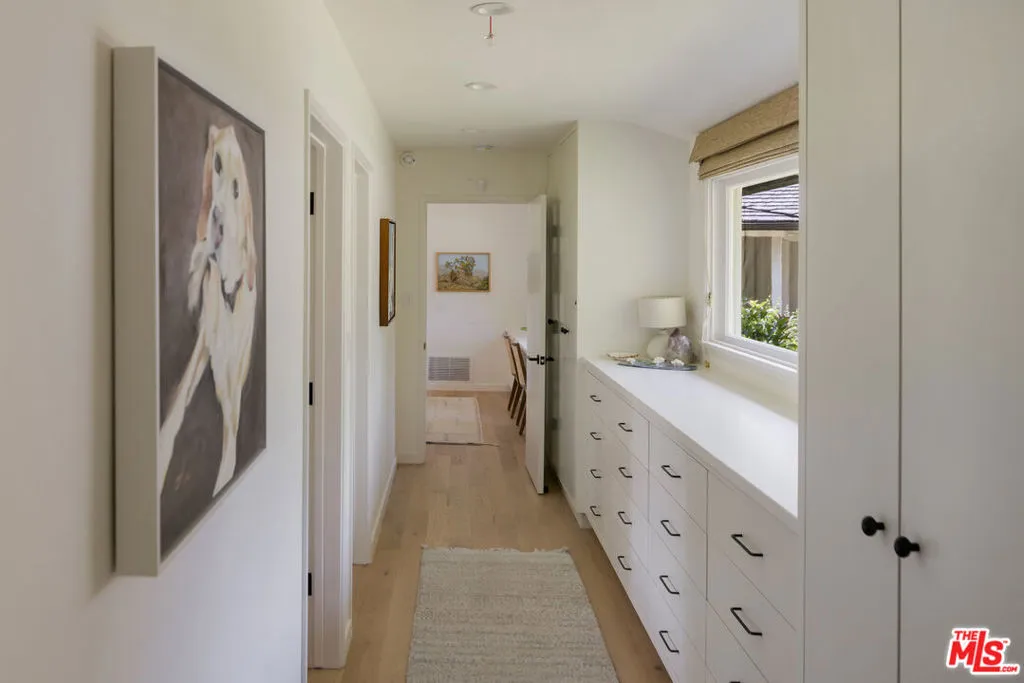 Los Angeles, California 90049, United States, 4 Bedrooms Bedrooms, ,3 BathroomsBathrooms,Residential,Active,173203