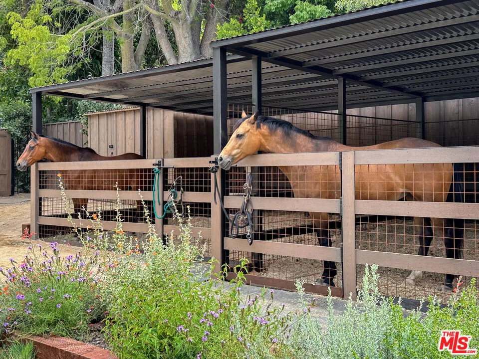 Los Angeles, California 90049, United States, 4 Bedrooms Bedrooms, ,3 BathroomsBathrooms,Residential,Active,173203