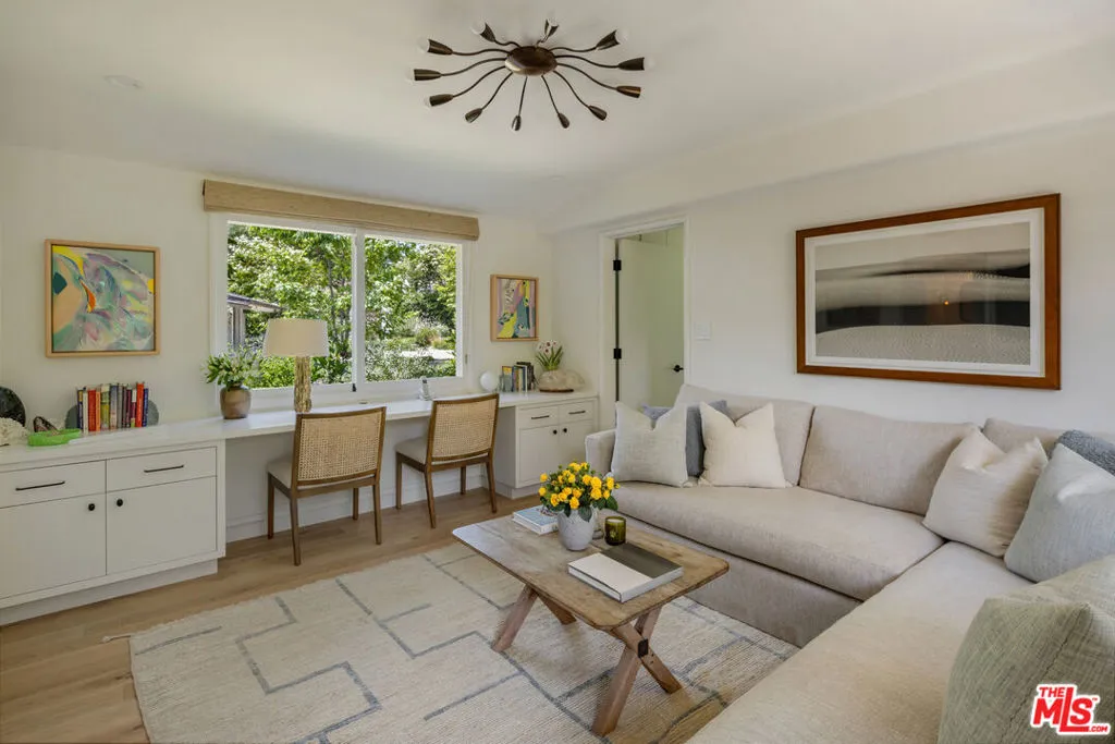 Los Angeles, California 90049, United States, 4 Bedrooms Bedrooms, ,3 BathroomsBathrooms,Residential,Active,173203