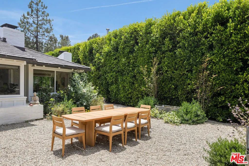 Los Angeles, California 90049, United States, 4 Bedrooms Bedrooms, ,3 BathroomsBathrooms,Residential,Active,173203