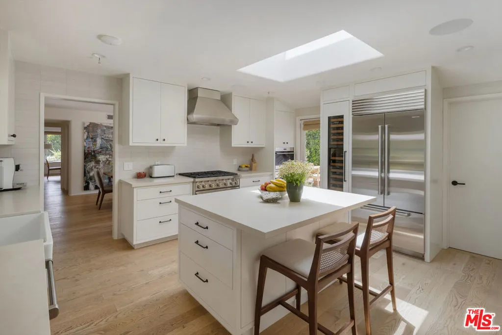 Los Angeles, California 90049, United States, 4 Bedrooms Bedrooms, ,3 BathroomsBathrooms,Residential,Active,173203