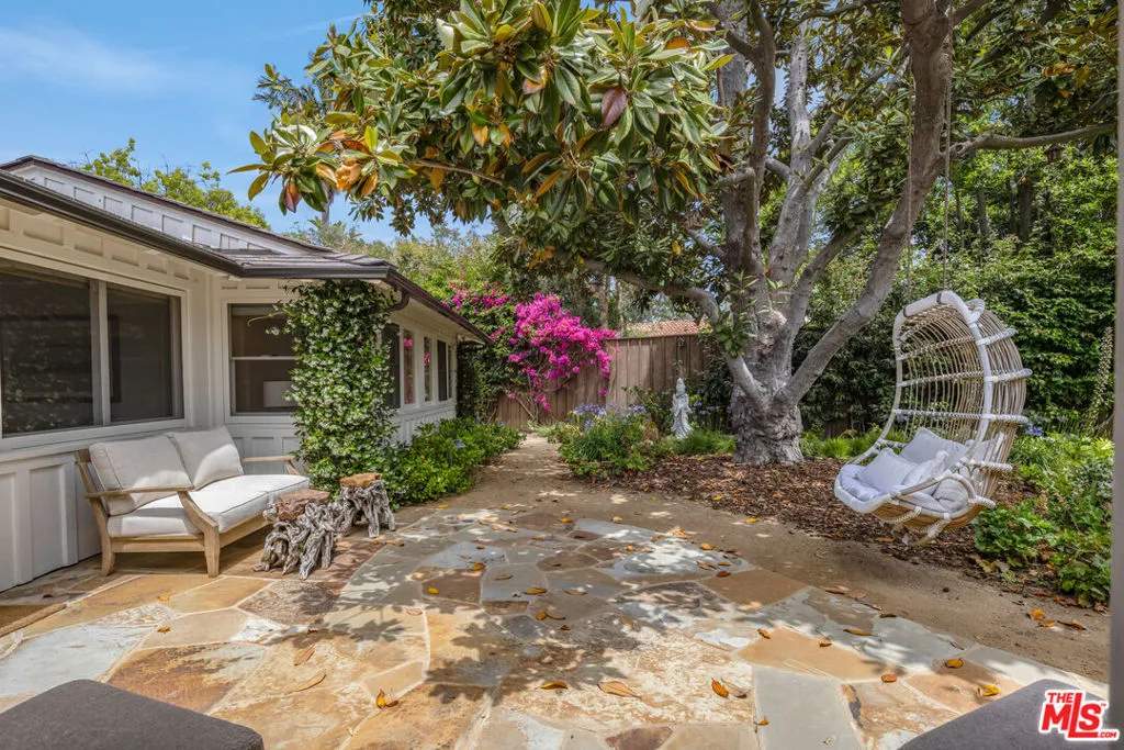 Los Angeles, California 90049, United States, 4 Bedrooms Bedrooms, ,3 BathroomsBathrooms,Residential,Active,173203