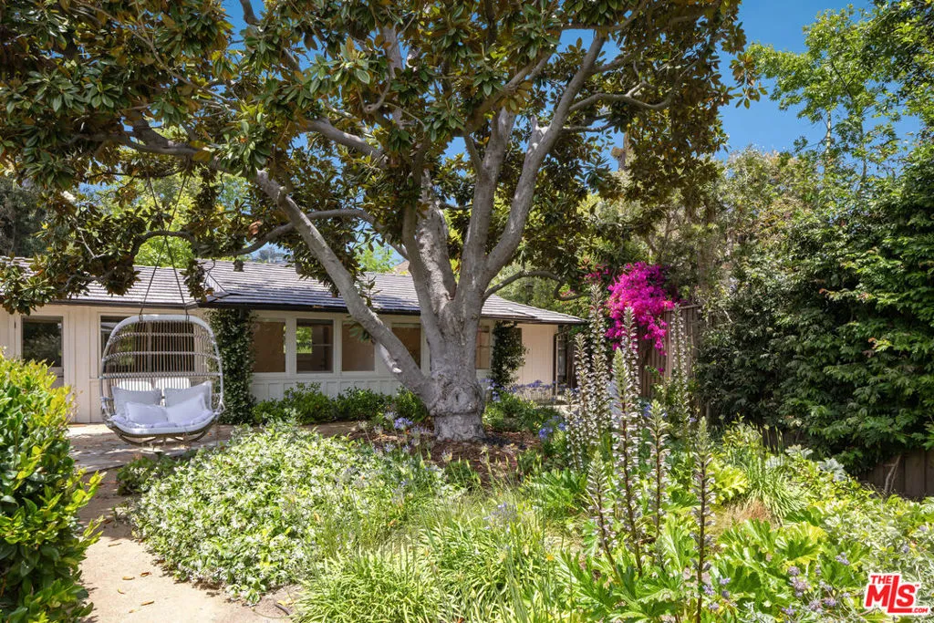 Los Angeles, California 90049, United States, 4 Bedrooms Bedrooms, ,3 BathroomsBathrooms,Residential,Active,173203