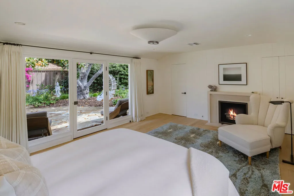 Los Angeles, California 90049, United States, 4 Bedrooms Bedrooms, ,3 BathroomsBathrooms,Residential,Active,173203