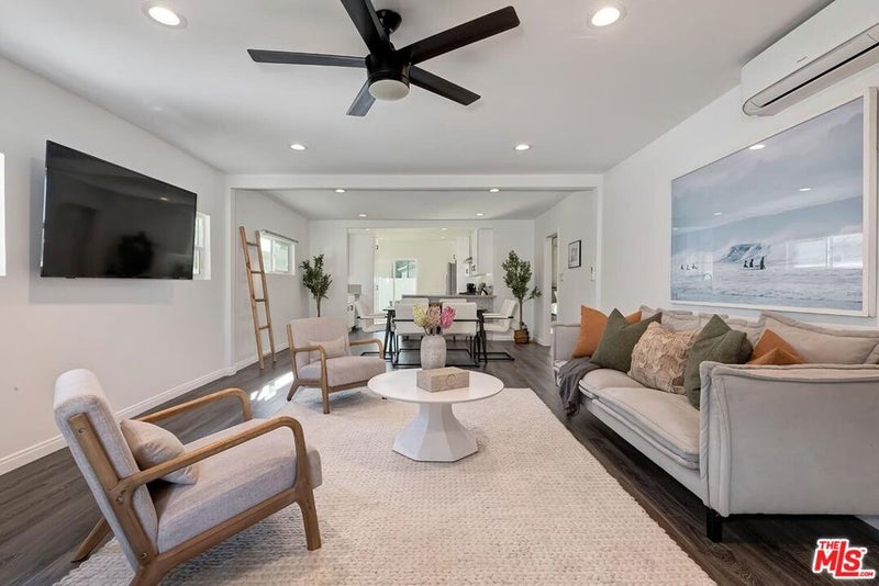2616 W 73rd Street