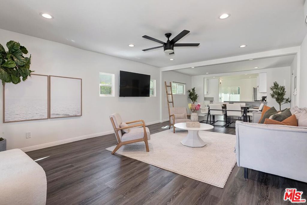 2616 W 73rd Street