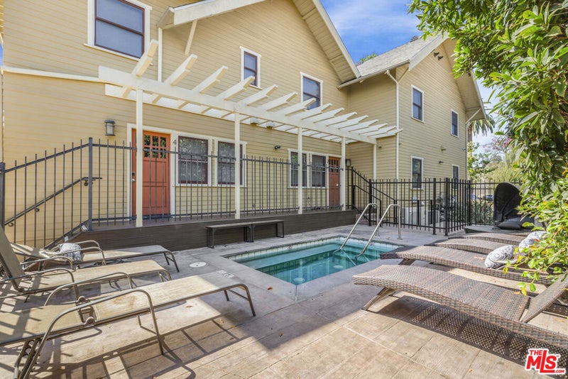 2716 Ellendale Place