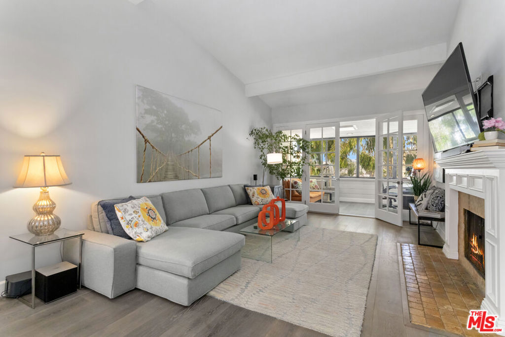 310 Tahiti Way 302