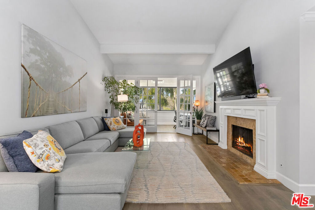 310 Tahiti Way 302