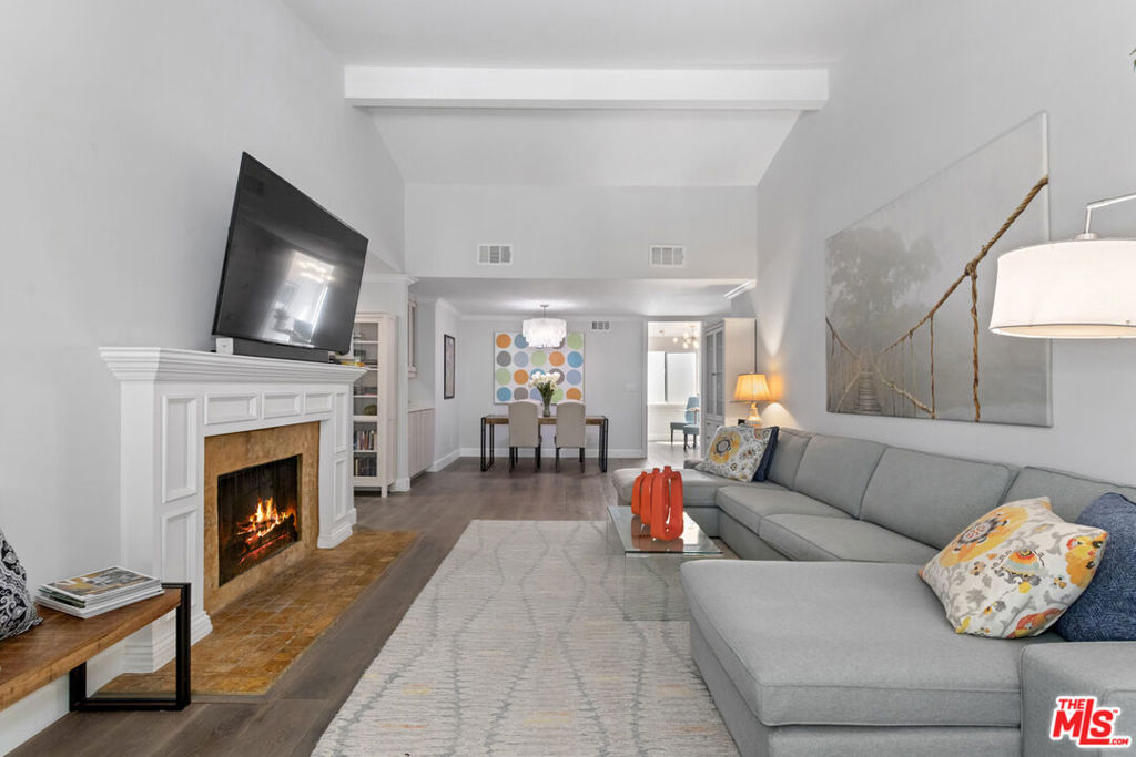 310 Tahiti Way 302