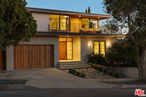 3362 Rosewood Avenue Los Angeles CA 90066