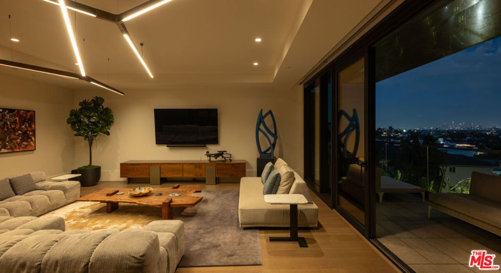 8420 Sunset Boulevard 602