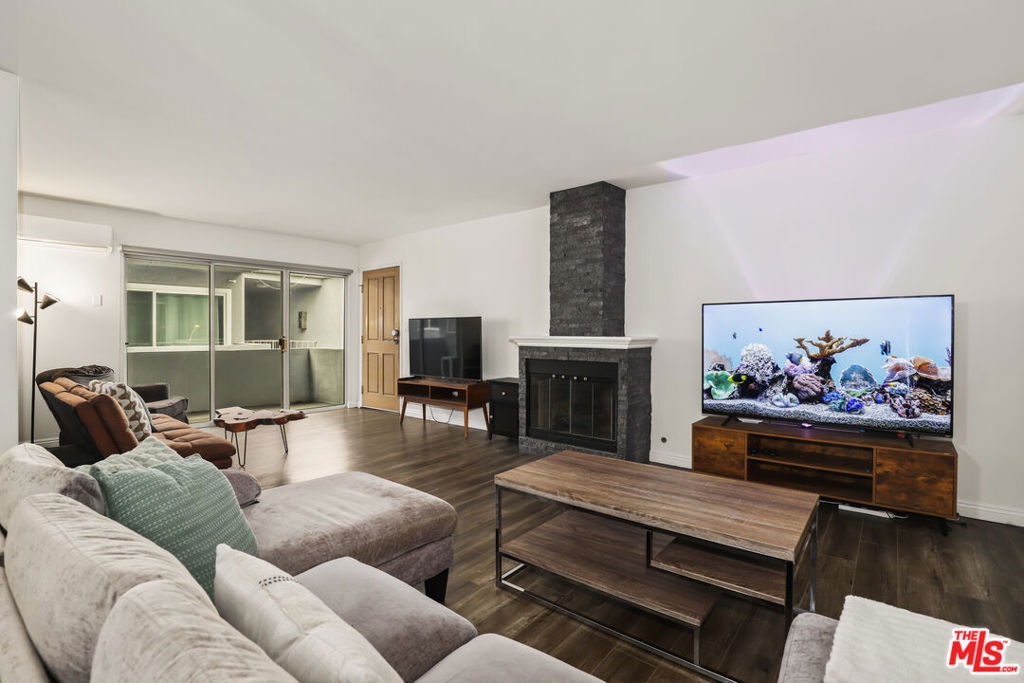 2223 S Bentley Avenue 204