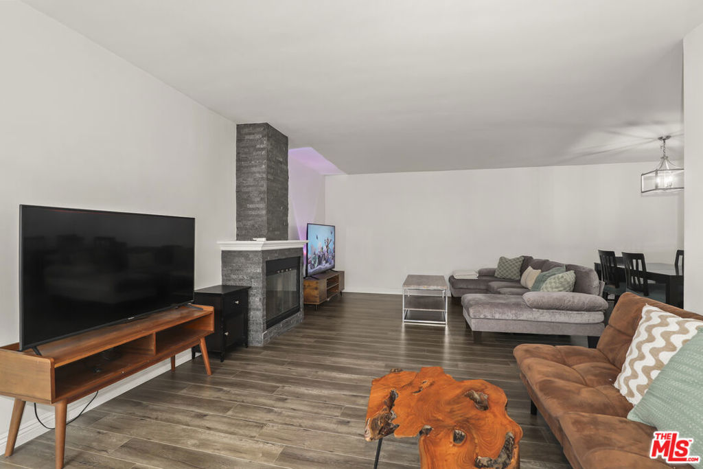 2223 S Bentley Avenue 204