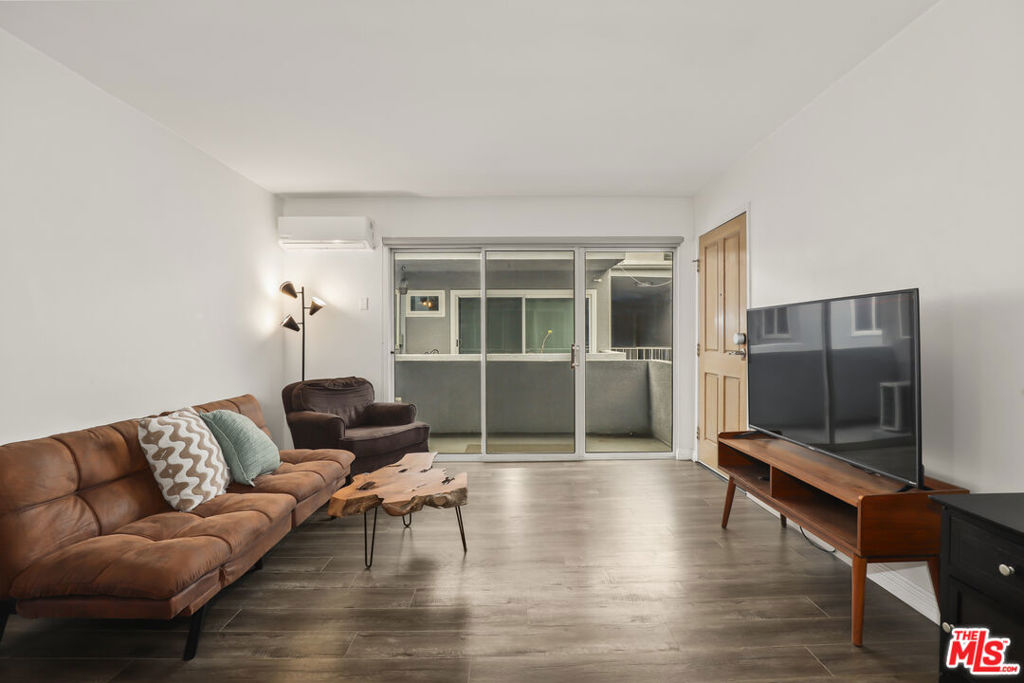 2223 S Bentley Avenue 204