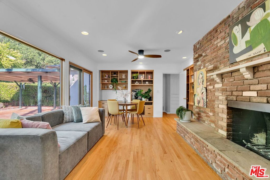 725 Edgeview Drive